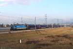Die Nightjet Garnitur Nr 01 fuhr am 10.2.2026 von Wien Nußdorf nach Fürnitz und zurück.
Vor gut 2 Wochen haben die Nightjets und Railjet 2 Steuerwagen eine Zulassung bekommen.
Die 1216 233 schiebt den Leerpersonenzug hier kurz hinter dem Bahnhof Weststeiermark in Richtung ihres Zieles.