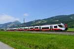 Inzwischen verkehren auf der REX-Linie zwischen Salzburg und Wörgl vorwiegend Triebzüge der neuen Baureihe 4748, City-Shuttle-Garnituren mit Lokomotiven der Reihe 1144 trifft man hingegen kaum noch an. Bei den eingesetzten Triebwagen handelt es sich sowohl um Tiroler als auch um Salzburger Fahrzeuge, die diese Linie im Wechsel bedienen. Hier ist der Innsbrucker 4748 041 am 14.06.2025 als REX 1512 von Salzburg Hbf auf dem Weg nach Wörgl Hbf und hat vor Kurzem den Bahnhof Kirchberg in Tirol verlassen.