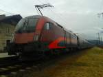 1116 200-7  Spirit of Vienna  am Zugschluss des railjet 632 (Lienz - Wien Hbf) am 26.3.2015 beim Halt in Greifenburg-Weißensee. Dies hier ist die erste railjet-Garnitur mit Fahrradmitnahme. 