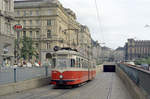 Wien: Die Wiener Straßenbahnen vor 50 Jahren: SL 41 (D1 4304) IX, Alsergrund, Währinger Straße / Rampe zur und von der  unterirdischen  Endstation am Schottentor / Hörlgasse am 27. August 1969. - Die Triebwagen des Typs D1 4302 - 4316 baute die Karrosseriefabrik Gräf & Stift in Wien-Liesing in den Jahren 1959 bis 1960. - Scan eines Farbnegativs. Film: Kodak Kodacolor X. Kamera: Kodak Retina Automatic II.