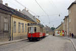 Wien: Die Wiener Straßenbahnen vor 50 Jahren: SL 39 (H2 2276. - 1910 wurde der Tw von der Simmeringer Waggonfabrik als H(1) 2185 hergestellt. 1938 wurde er in H(1) 2195 umnumeriert. 1950 wurde H(1) 2195 in H2 2195 umgebaut. 1963 wurde H2 2195 in H2 2276 umnumeriert.) XIX, Döbling, Sievering, Sieveringer Straße am 28. August 1969. - Scan eines Farbnegativs. Film: Kodak Kodacolor X. Kamera: Kodak Retina Automatic II.  