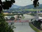 Br.111 mit Doppelstock Garnitur auf Salzach Brcke in Salzburg.