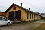 Ein unscheinbares Gebäude bei Bahnhof Garsten ist der ehemalige Lokschuppen der Steyrtalbahn (Garsten - Klas/Pyhrnbahn).