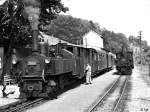 298.52 mit Personenzug in Grnburg. Rechts 298.27 mit Arbeitszug (1. August 1968).