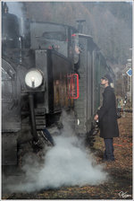 298.102 dampft auf der Steyrtalbahn mit einem Adventzug von Steyr nach Grünburg.