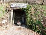 MARIANNENSTOLLEN-1855, wurde 2005 vom Bergknappenverein-Bruckmühl hier errichtet, das ursprüngliche Stollenmundloch sollte ca.