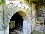 GISELA-STOLLEN 1919-1963; befindet sich sozusagen auf  Privat-Grundstück , daher konnte nur ein Blick über den Zaun geworfen werden; 170526