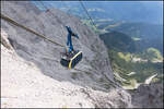 F�r mich als  Flachl�ndler    ist der Ausblick von der Bergstation der Dachsten S�dwandbahn beeindruckend.