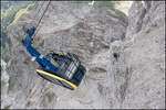 Manche benutzen die Seilbahn , andere bevorzugen den Weg �ber den Klettersteig zum Dachstein . 28.07.2026