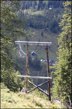 Unterhalb der S�dwandh�tte kann man die Talstation der zugeh�rigen Seilbahn erahnen .