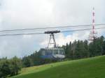 Pfnderbahn ist fast oben angekommen. Im Hintergrund zu sehen ein paar Rehe vom Wildgehege. August 2005, Bregenz