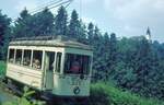 Pöstlingbergbahn Linz__ Tw XIV [ESG,1954] mit Blick zur Wallfahrtskirche auf dem Pöstlingberg__28-07-1975