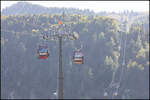 Vom Tal schaut die Bergstation doch ganz nah aus . Zwölferhornseilbahn am 18.09.2025 