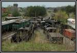 Blick auf einen Teil der Maschinen, die im Eisenbahnmuseum Strasshof vor sich hin rosten, und nicht mehr zu retten sind. Aufnahme vom 23.4.2006.