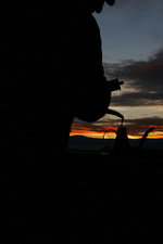 Ein letztes mal an diesem Tag befüllt der Heizer den  Frosch  mit Heissdampföl.