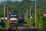 Diesmal eine Televersion: ES 64 U2-069, mit dem Containerganzzug zwischen Rekawinkel und Eichgraben-Altlengbach am 20.07.2010 um 19:32 Richtung Westen.