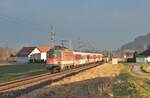 1142 617 mit einem Personenzug von Graz Hbf nach Spielfeld-Straß zwischen Werndorf und Wildon am 27.1.2015.