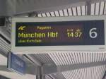 Anzeigetafel fr IC 82 Paganini von Verona nach Mnchen in Innsbruck Hbf, Gleis 6.