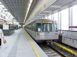 Zug der Linie U2 fhrt in Richtung  Karlsplatz  in die Station  Donauspital  am 2.10.2010 ein