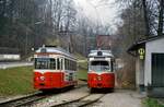 Gmundener Straßenbahn: GM 9 (zuvor Vestische Straßenbahnen) und GM 8 (Lizenzbau Lohner/Kiepe 1961) an einer der beiden Ausweichen, 06.04.1986