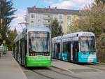 Graz. Am 16.04.2021 warten Variobahn 214 und Variobahn 242 auf die Abfahrt in der Schleife Laudongasse.