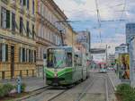 Graz. Selten ist der Einsatz von Garnituren der Reihe 600 auf der Linie 13. Am 25.04.2021 war TW 608 auf der Linie unterwegs, hier beim Jakominigürtel.