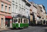 Der historische Tw.206 des Tramway Museum Graz erreicht die Haltestelle Jakominiplatz.