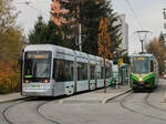 Graz. Bis 2021, war bis auf die Haltestelle Andritz die Schleife Laudongasse der einzige Ort, wo man fast jederzeit Paarfotos der Grazer Straßenbahn machen konnte. Am 12.11.2020 ergab sich hier ein Treffen aus TW 610 und Variobahn 235.