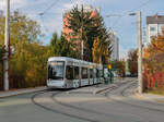 Graz. Zu Allerheiligen am 01.11.2021 ist Variobahn 239 auf der Linie 20 im Einsatz gewesen, hier in der Laudongasse.
