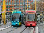 Graz. Die Cityrunner 666 und 659 waren am 28.11.2021 auf der Linie 1 unterwegs, hier am Jakominiplatz.