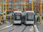 Graz. Die Variobahnen 206 und 209 waren am 28.11.2021 auf der Linie 7 unterwegs, hier am Jakominiplatz.
