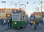 Graz. Zur Langen Nacht der Museen am 05.10.2019
diente TW 206 mit TW 267 und 121 als Oldtimer-
shuttle zwischen dem Jakominiplatz und dem UKH
Eggenberg. 