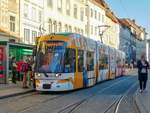 Graz. Cityrunner 651 als Linie 1 am 21.02.2020 beim Hauptplatz. 