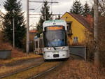 Graz. Auf dem schönsten Streckenabschnitt der Grazer
Straßenbahn fuhr Cityrunner 663 am 29.02.2020.
Die Garnitur ist hier auf der Brücke über dem Mariatrosterbach
zu sehen, auf dem Weg nach Mariatrost. 