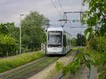 Graz. Variobahn 206 war am 15.05.2020 auf der Linie 4 unterwegs, hier kurz vor dem P+R Liebenau.