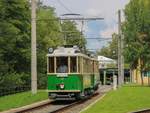 Graz. Am 26.06.2020 öffnete das Tramway Museum Graz das erste Mal seine Pforten für Besucher. TW 121+60B waren als Shuttle vom Öffnungstag in Mariatrost Richtung Jakominiplatz unterwegs, hier kurz vor der Haltestelle Tannhof.