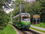 Graz. Am 26.06.2020 öffnete das Tramway Museum Graz das erste Mal seine Pforten für Besucher. TW 267 war als Shuttle vom Öffnungstag in Mariatrost Richtung Jakominiplatz unterwegs, hier kurz vor der Haltestelle Tannhof.