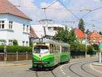 Graz. Am 09.08.2020 öffnete das Tramway Museum Graz das zweite Mal für Besucher seine Pforten. Neben Oldtimer 121 war auch TW 267 zwischen Mariatrost und der Remise Alte Poststraße unterwegs, hier in der Lenaugasse.