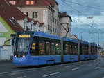 Graz. Am 18.08.2020 gab es Probefahrten mit der Avenio zwischen Wetzelsdorf und der Alten Poststraße. Die Garnitur ist hier bei der Remise Alte Poststraße zu sehen.