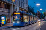 Graz     Graz Linien Testtram MVG Avenio 2501 auf Porbefahrt, Hst.