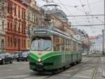 Graz. Einer der Ältesten im Fuhrpark der Graz Linien ist TW 505. Am 18.12.2020 war dieser auf der Linie 4, hier bei der Steyrergasse.