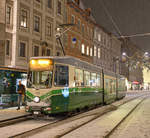 Heute den 28. Dezember 2020 ereignete sich ein für Graz höchst seltenes Phänomen.
Es hat geschneit und es ist sogar  liegen geblieben , anbei ein Bild des HGL Triebwagens 610 als Linie 5 in Fahrtrichtung Andritz, fotografiert am grazer Hauptplatz.