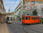 Graz. Am 19.07.2020 war TW 251 mit Beiwagen 401B auf Sonderfahrt. Der ehemalige Arbeitswagen gehört seit 2018 zum Bestand des Tramway Museum Graz und kam aufgrund eines techn. Defektes sowie einer schlechten Belüftung sehr selten zu Einsatz. Beim Steirerhof konnte ich die Garnitur in Fahrtrichtung Waagner-Biro-Straße mit Cityrunner 661 ablichten.