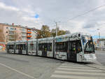 Graz. Am 18.10.2020 musste die Linie 26 bis zum Schulzentrum St. Peter gekürzt werden aufgrund dringender Arbeiten an der Infrastruktur. Variobahn 245 konnte ich an diesem Tag beim Wenden beim Schulz. St. Peter ablichten.