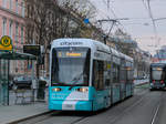 Graz. Variobahn 242  Citycom  war am Abend des 03.04.2020 auf der Linie 5, hier bei der Haltestelle Jakominigürtel/Messe.