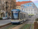 Graz. Variobahn 232 der Graz Linien konnte ich am 04.04.2021 auf der Linie 5 ablichten, hier beim Grazer Finanzamt.