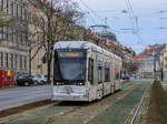 Graz. Variobahn 245 fuhr am 05.04.2021 auf der Linie 5, hier kurz vor der Haltestelle Jakominigürtel.