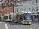 Graz. Cityrunner 661 der Graz Linien kommt hier am 12.04.2021 als Linie 13 am Jakominiplatz an.