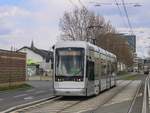 Graz. Variobahn 216 der Graz Linien war am 15.04.2021 auf der Linie 4 unterwegs, hier kurz vor der Jauerburggasse.