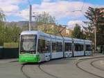 Graz. Variobahn 241 verlässt hier am 16.04.2021 als Linie 4 die Schleife Laudongasse.